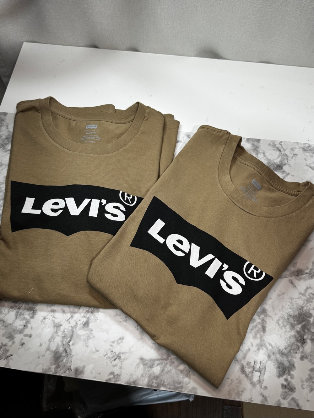 Lot of 2 (XL&L) Levi's Men's Beige Logo Graphic Print Crew Neck Cotton T-Shirts